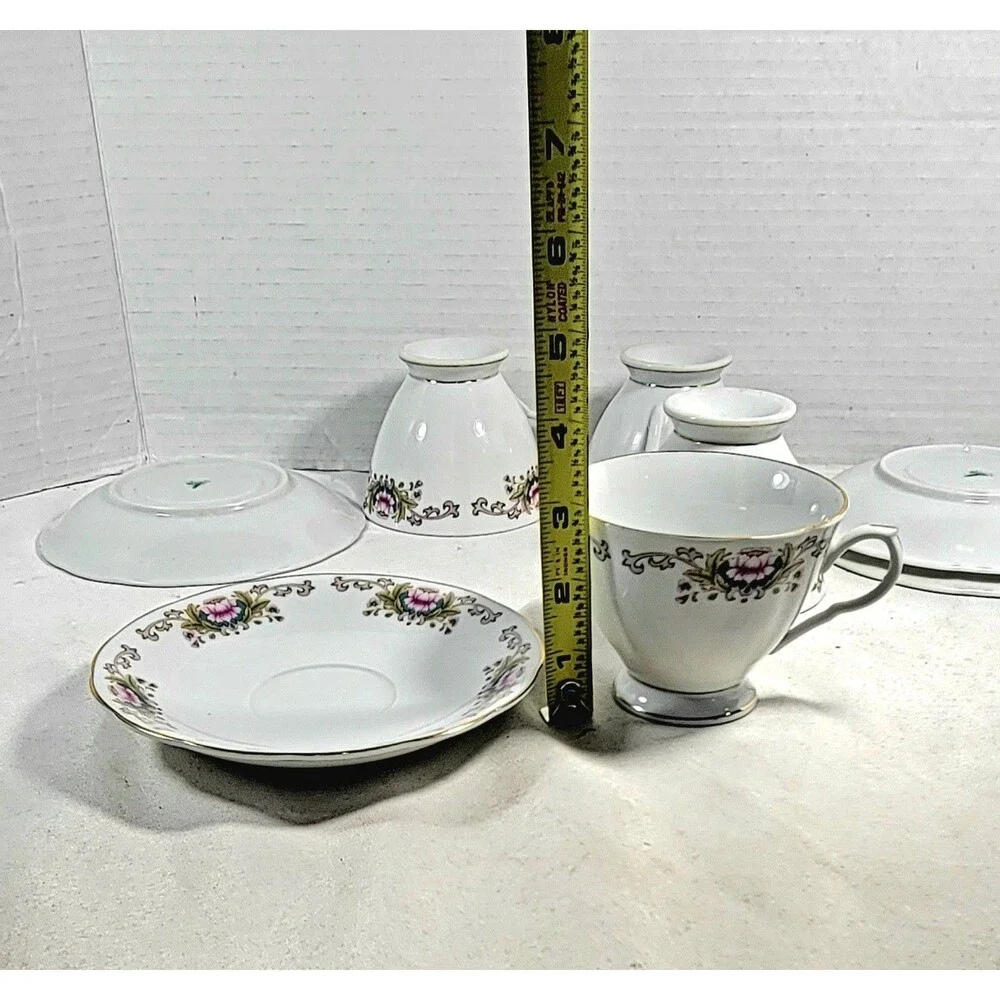 Vintage Yong Sheng Lotus Flower Tea Cups & Saucers Set of 4 Gold Trim 1970s